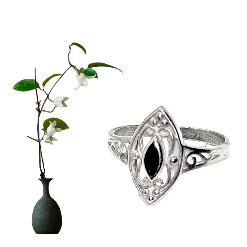 Sterling Silver Ring w/ Intricate Detail & Unique Design